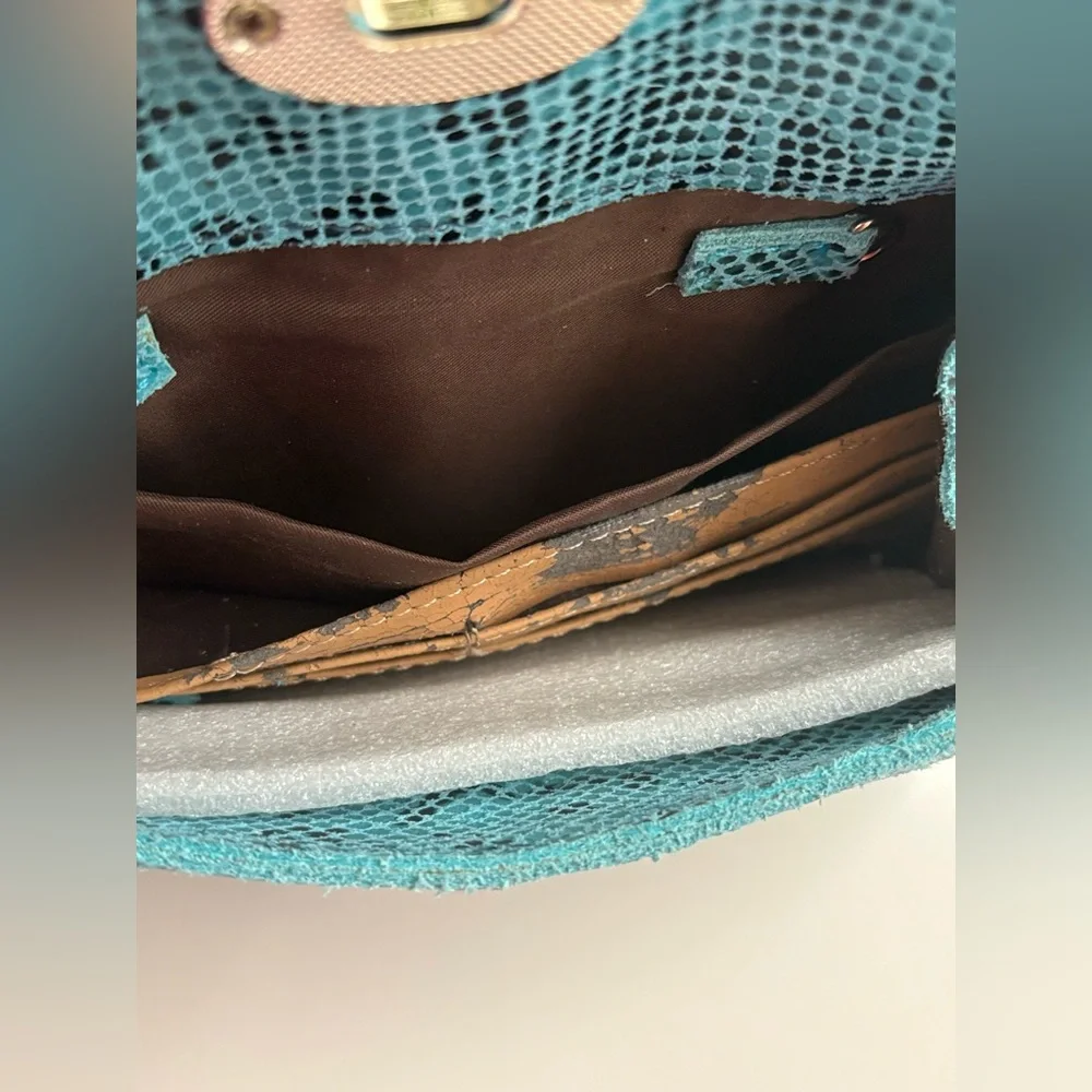 Turquoise python or snakeskin patterned leather clutch bag a twist-lock closure